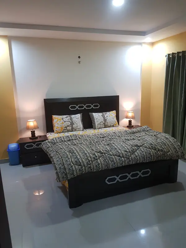 Par Day and short Time One BeD Room appaertment Available Bahria Town Phase 6 and 4 family apartment any time available