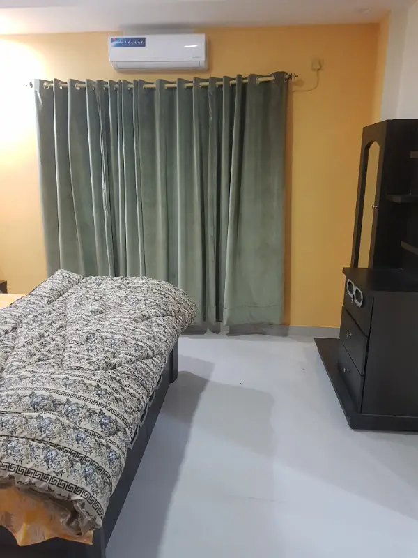 Par Day and short Time One BeD Room appaertment Available Bahria Town Phase 6 and 4 family apartment any time available