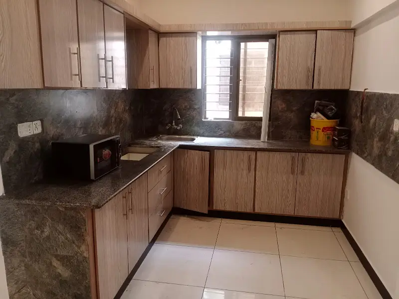 3 BED-DD FLAT (2ND FLOOR WITH ROOF TOP) AVAILABLE FOR RENT IN KINGS COTTAGES, BOUNDARY WALL PROJECT, BLOCK-7 GULISTAN-E-JAUHAR KARACHI