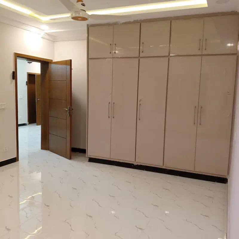 G-9/4 Size 35x70 Full House 6 Bed 6 Bath 2 Drawing 2 TV Lounge 2 Kitchen For Rent