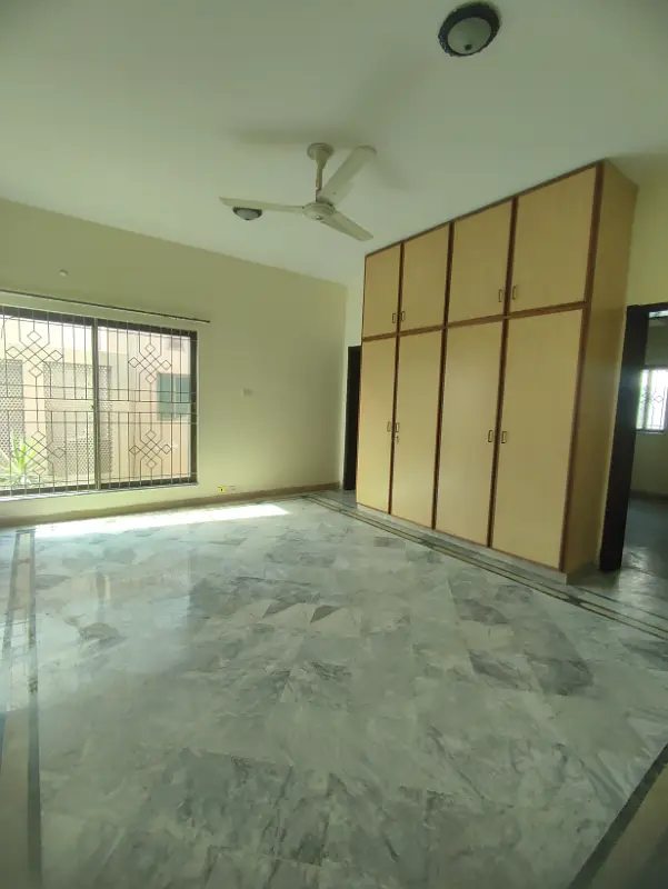 BEAUTIFULL UPPER PORTION FOR RENT IN DHA PHASE 4