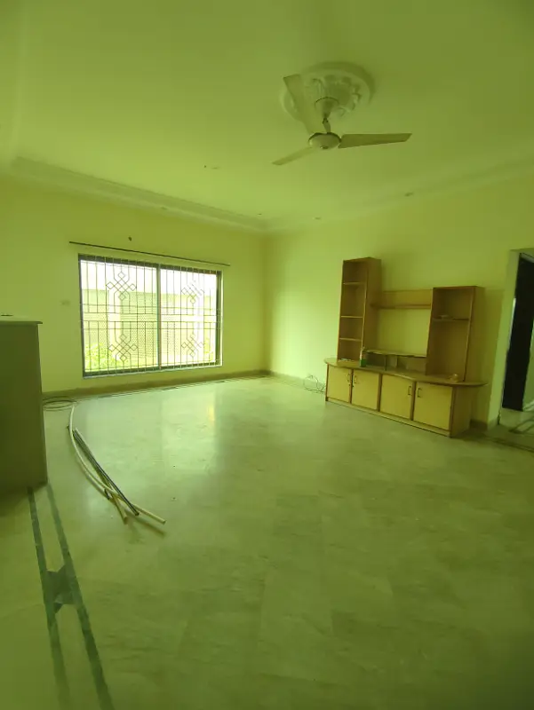 BEAUTIFULL UPPER PORTION FOR RENT IN DHA PHASE 4