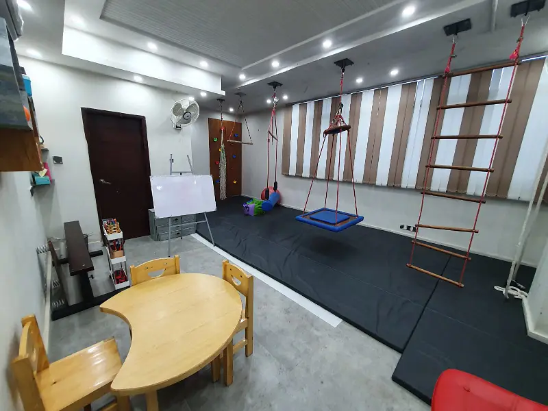 OFFICE FOR RENT AT MAIN MUNAWAR CHOWRANGI