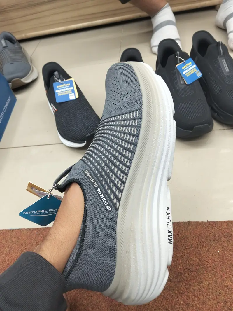 Skechers Max Cushioning Endeavour-Aikan