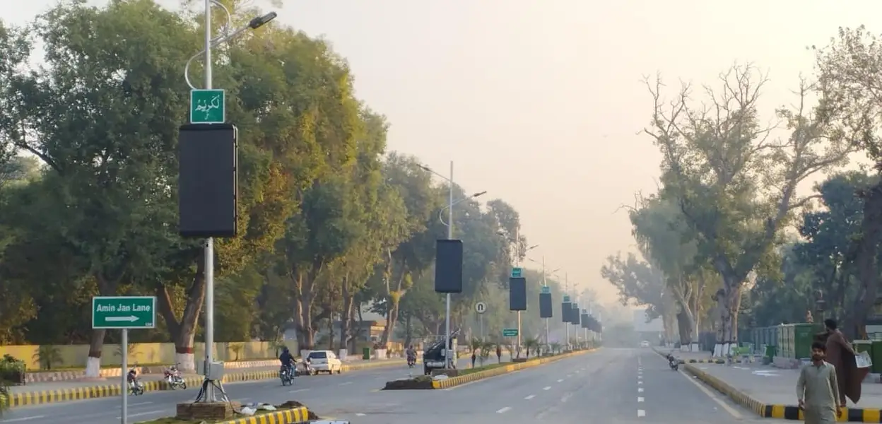 Outdoor SMD Screens/Pole Streamer/Commercial Display/Indoor Wall Mount