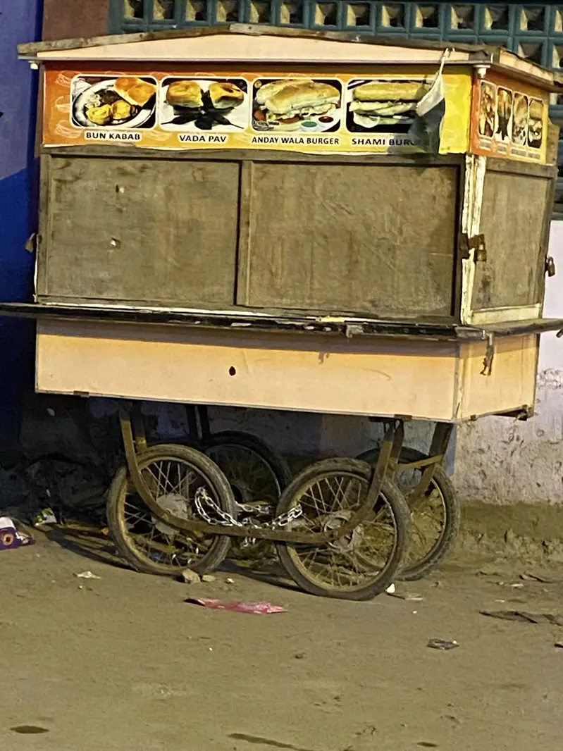 Bun kabab full setup FOR SALE WITH STALL bhut munasib paise hein