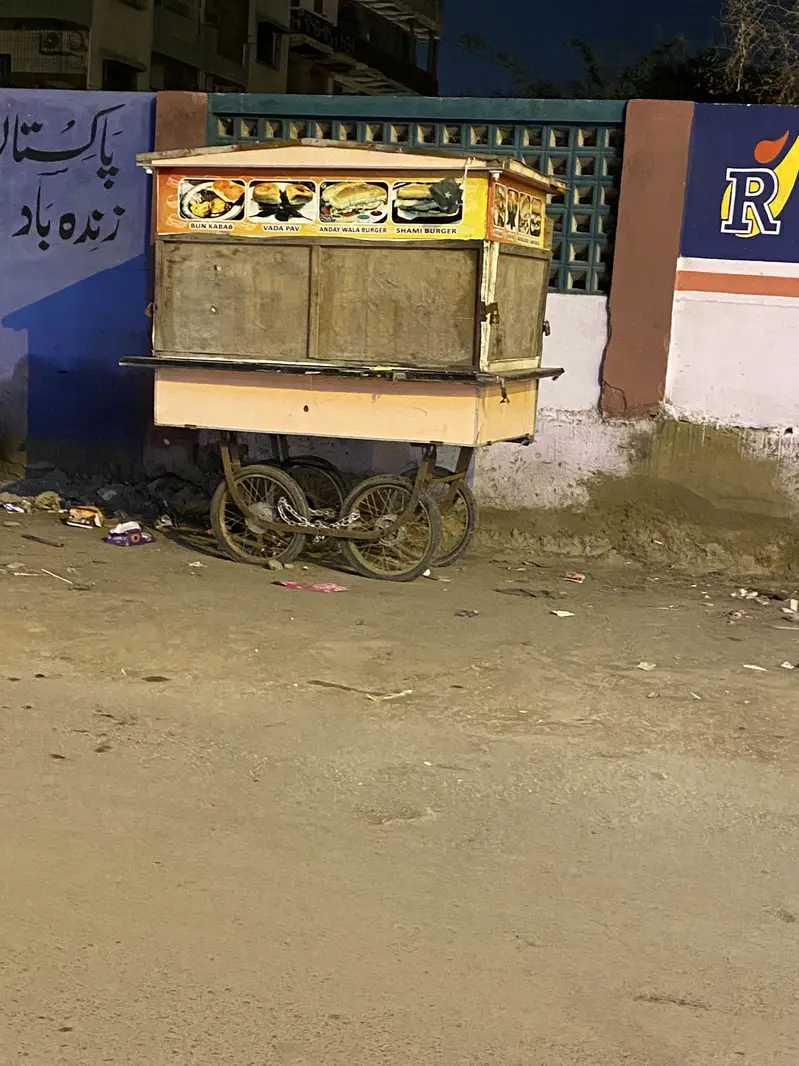 Bun kabab full setup FOR SALE WITH STALL bhut munasib paise hein