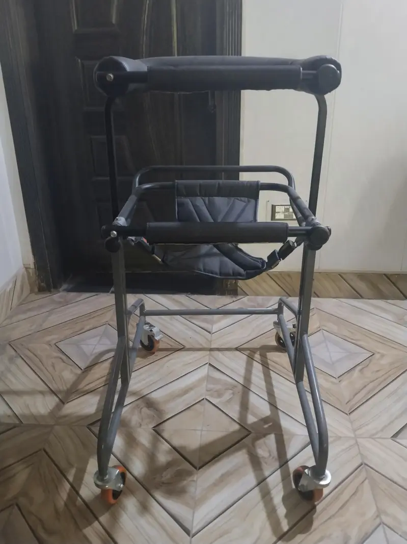 ADJUSTABLE WALKER FOR ADULT
