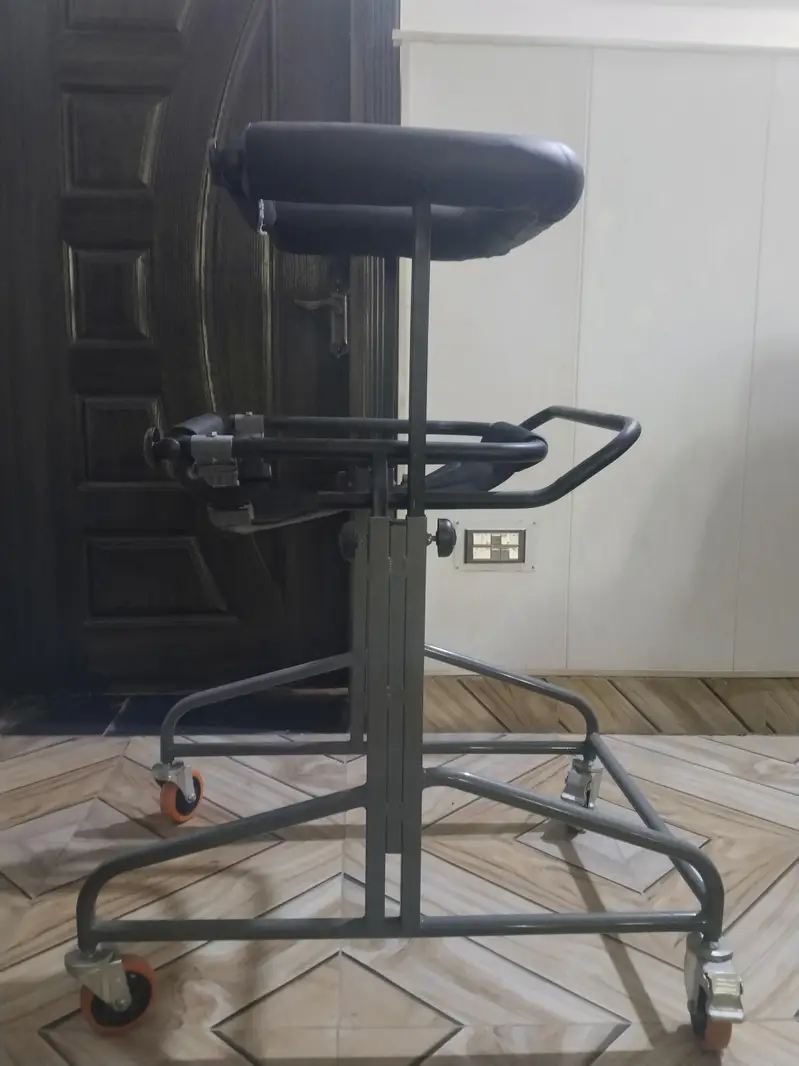 ADJUSTABLE WALKER FOR ADULT