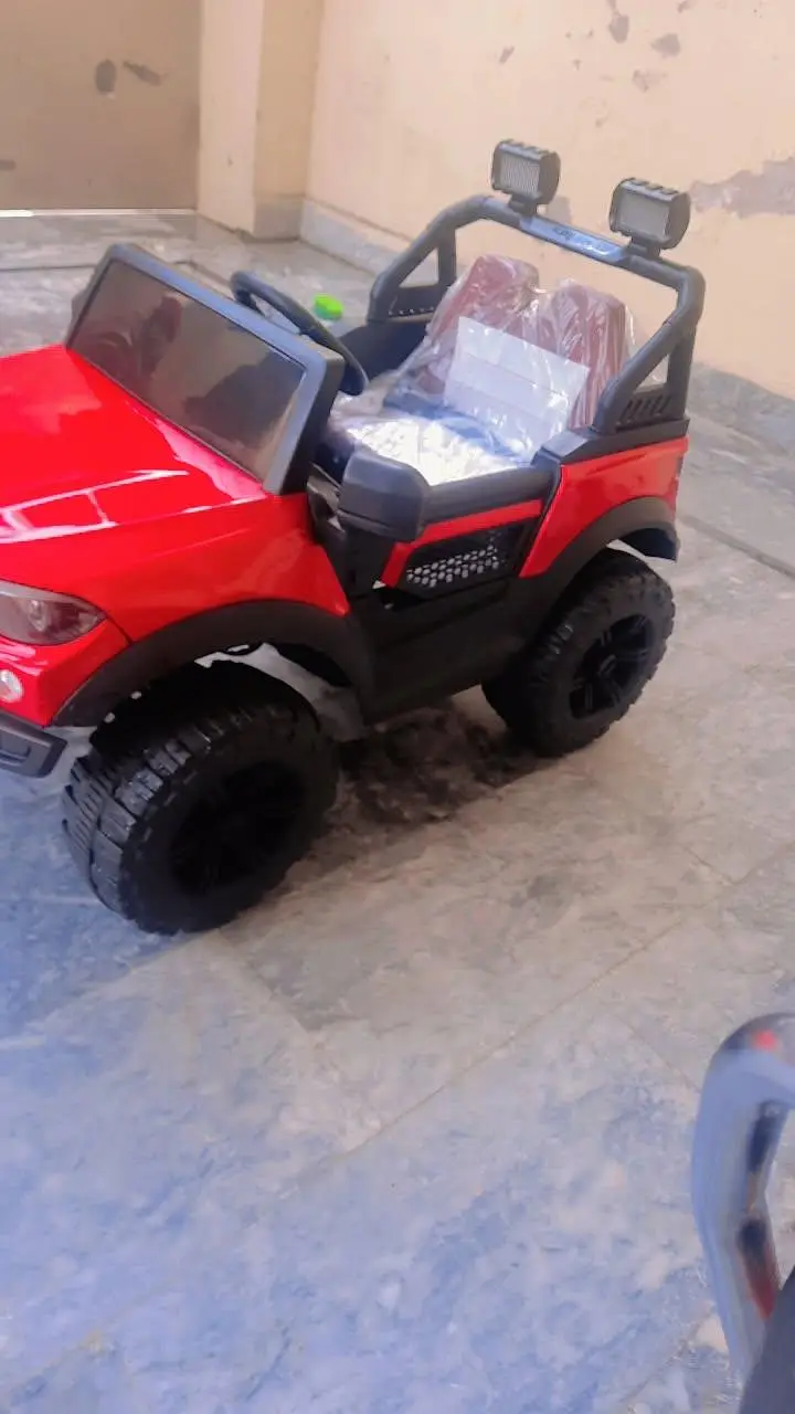 kids Jeep Mercedes 4 by 4 for sale new condtion 30000 only 03208233451