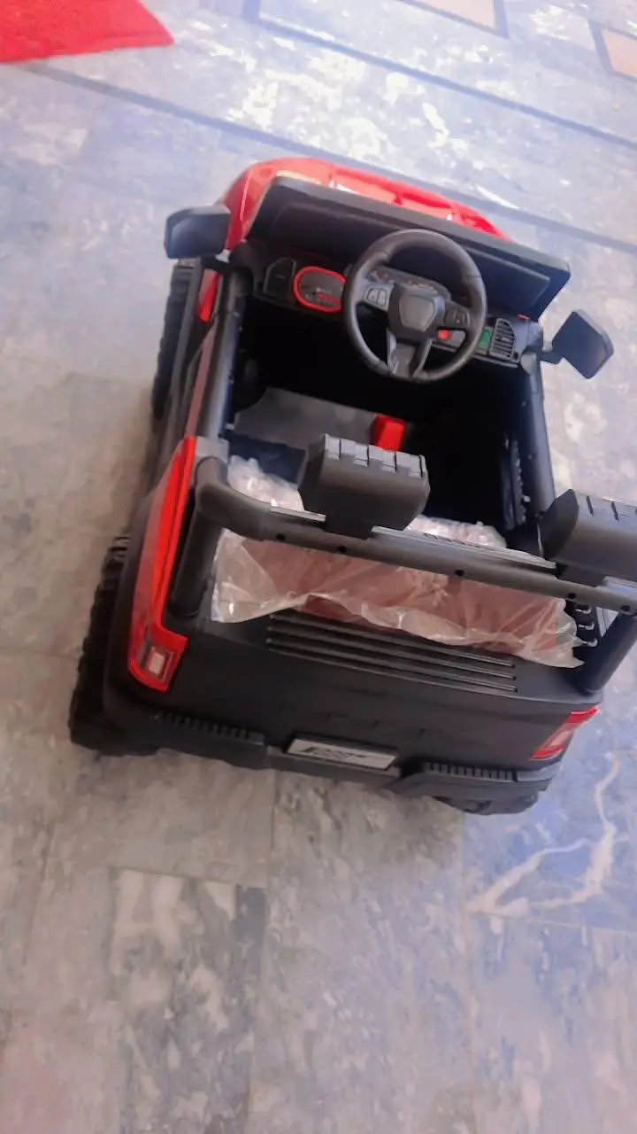 kids Jeep Mercedes 4 by 4 for sale new condtion 30000 only 03208233451