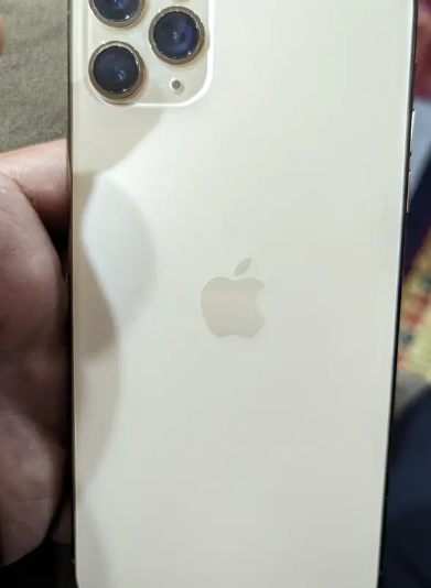 I phone 11 pro max Please Read ad