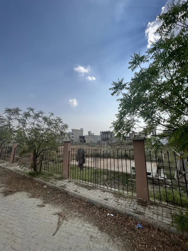 Westopen corner 225 YARDS 60 feet road PLOT FOR SALE IN PS CITY 2