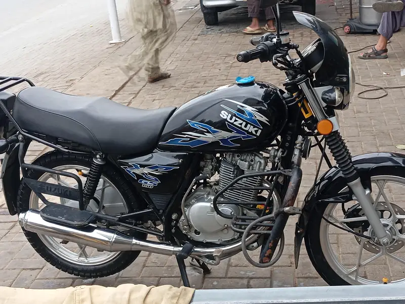 Suzuki GS 150 SE | Model 2022 | Excellent Condition | Total Genuine