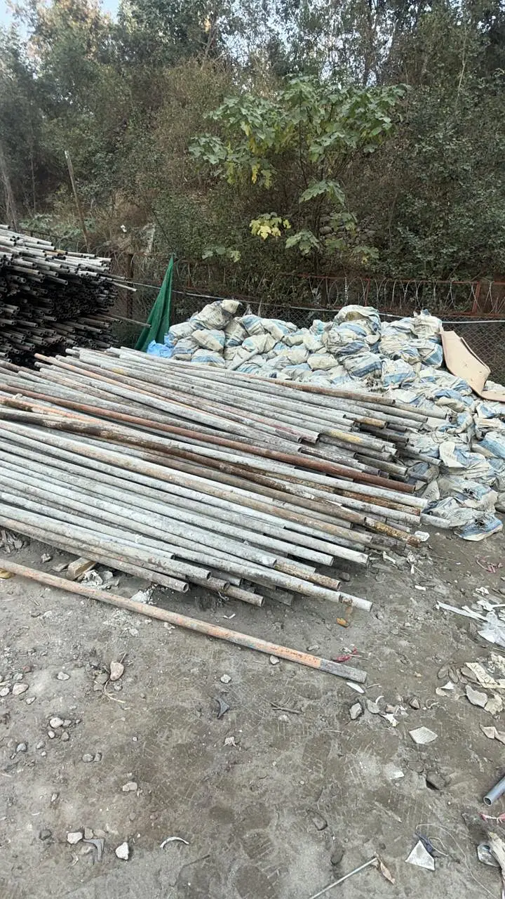 Scaffolding pipes - Joints - Shuttering plates - Construction material