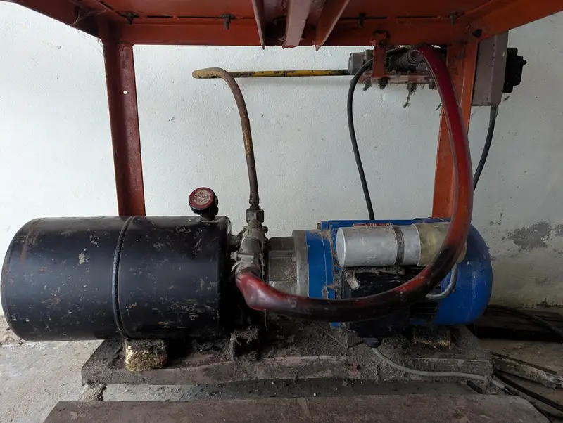 Tissue Paper Cutting Machine with Sample Books for Sale