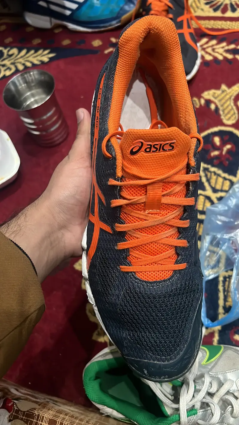 Men,s light weight shoes for bedminton