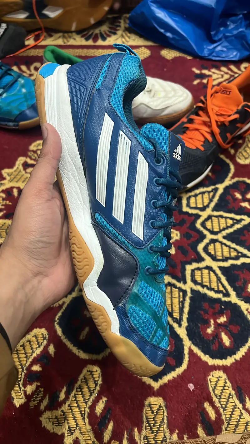 Men,s light weight shoes for bedminton