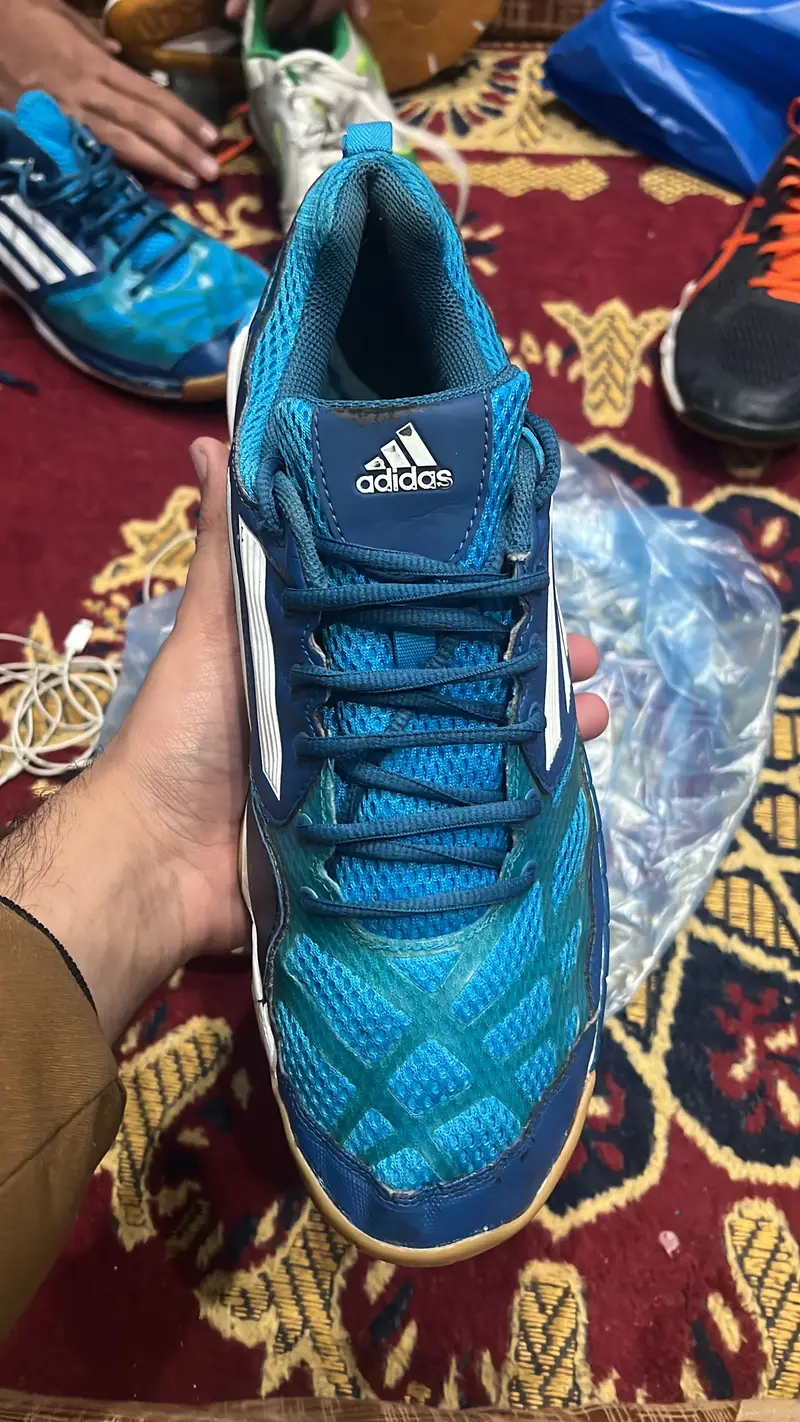 Men,s light weight shoes for bedminton