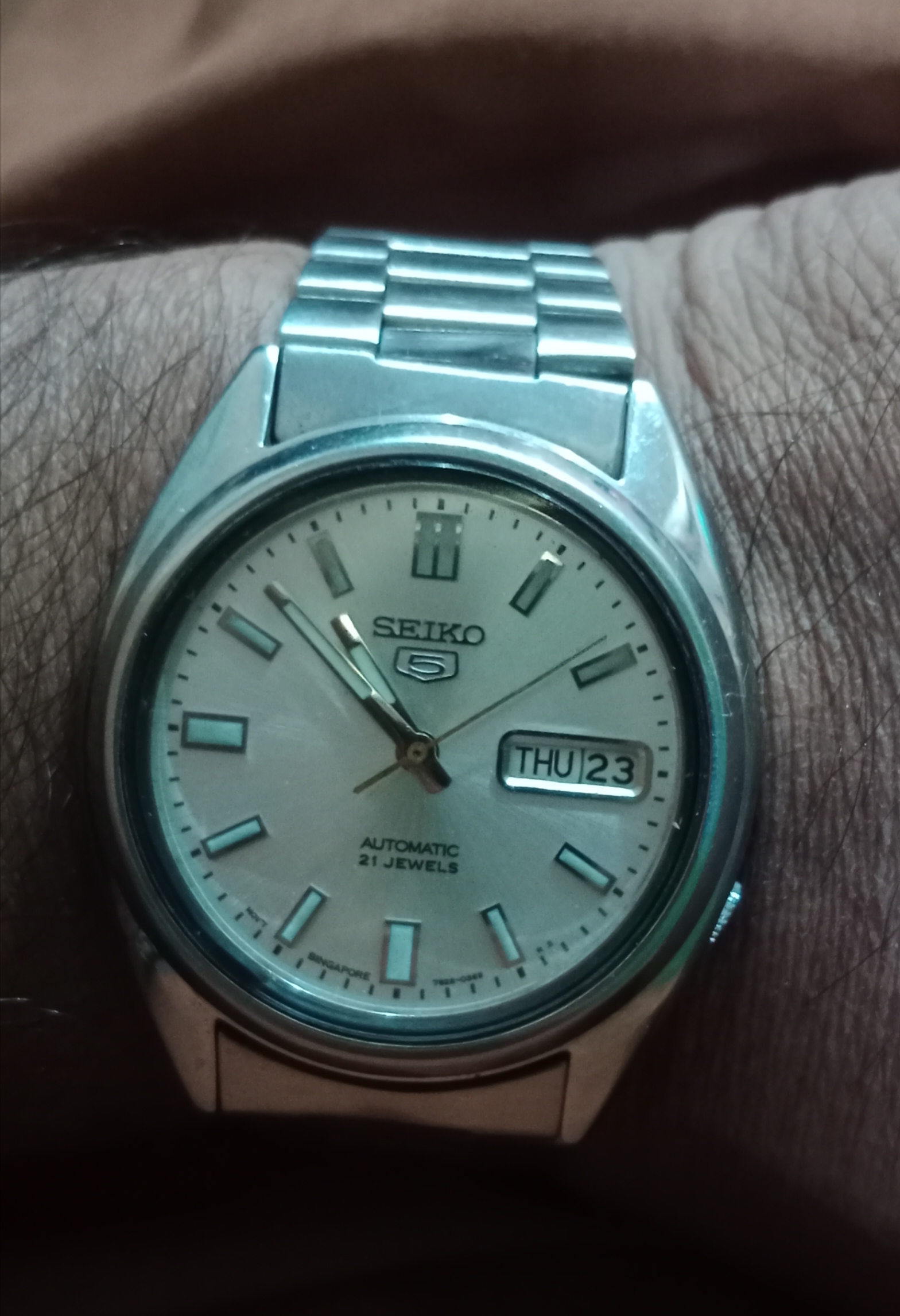Seiko 5 Vintage Antique Watch This is a Seiko 5 SNXS73 automatic watch