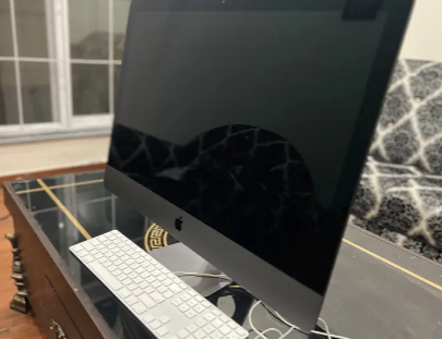 Apple iMac Pro, 27'' 5K, Xeon W 10 Core and Xeon W 8 Core