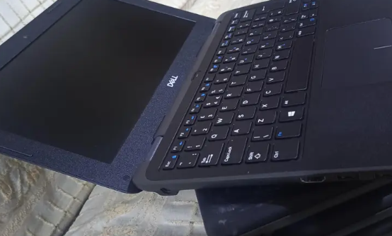 dell 3190 4gb ram ssd 128gb ssd quantity available