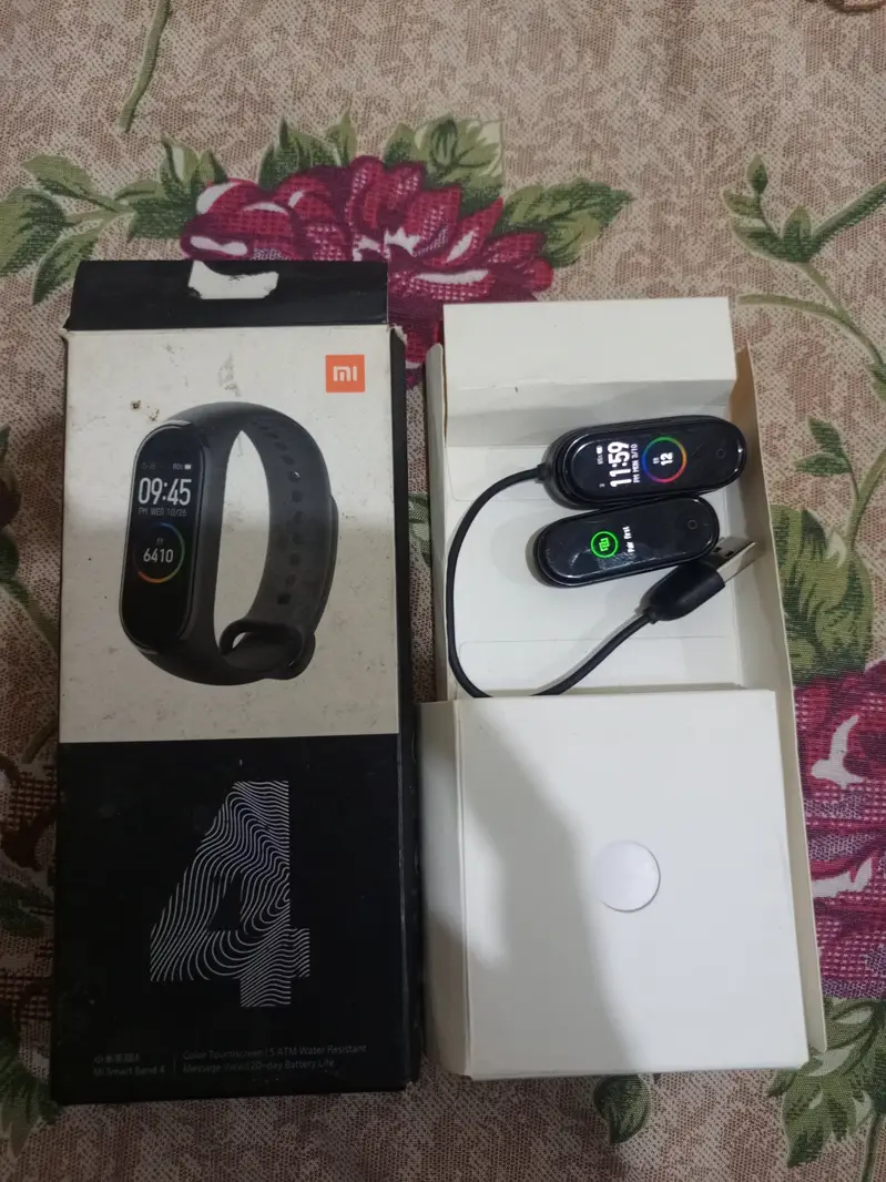 Xiaomi Mi Band 4 (Original) with Box & Charger – Good Condition