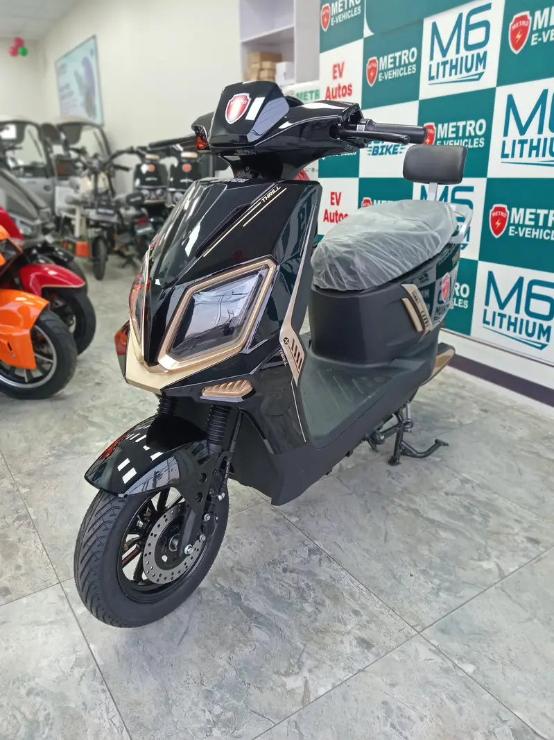 Metro Thrill Pro Lithium Battery Electric Scooty New 2026/Evee/Yadea