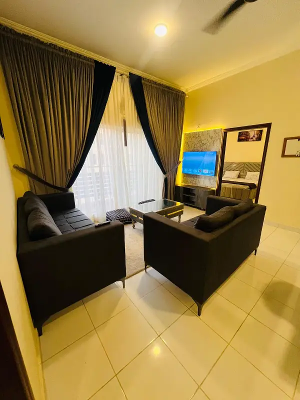 1100 Sq Fts Dascon Towers 2-Bed Apartment On Rent Per Day 13k In Bahria Town Karachi