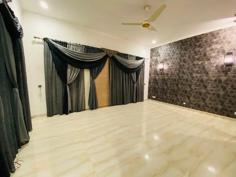 10 Marla Upper Portion For Rent In Bahria Town Lahore Near Grand Mosque
