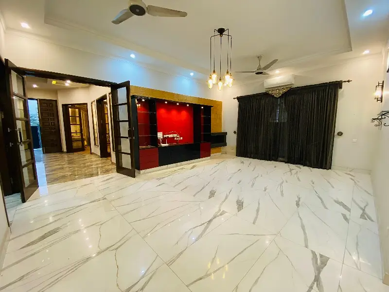 10 Marla Upper Portion For Rent In Bahria Town Lahore Near Grand Mosque