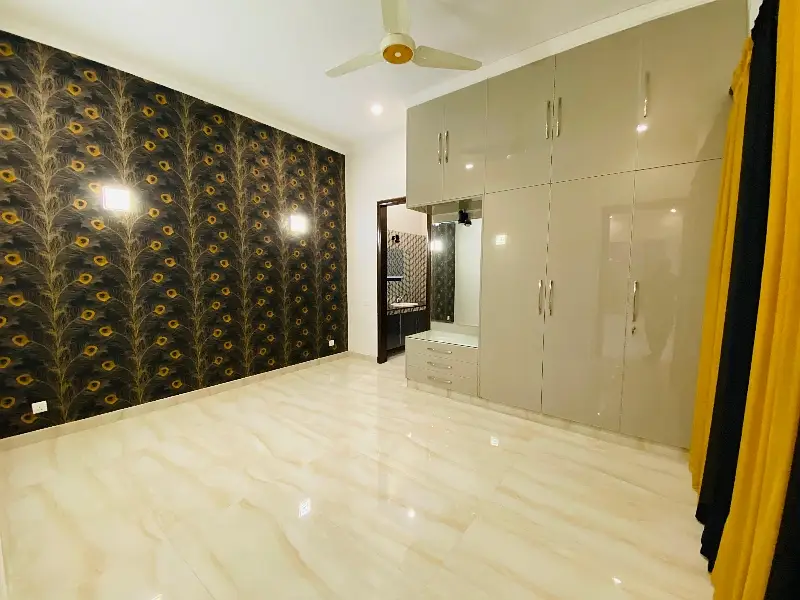 10 Marla Upper Portion For Rent In Bahria Town Lahore Near Grand Mosque