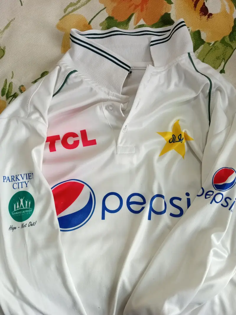 Cricket test clothes for 12,14 year old kids.