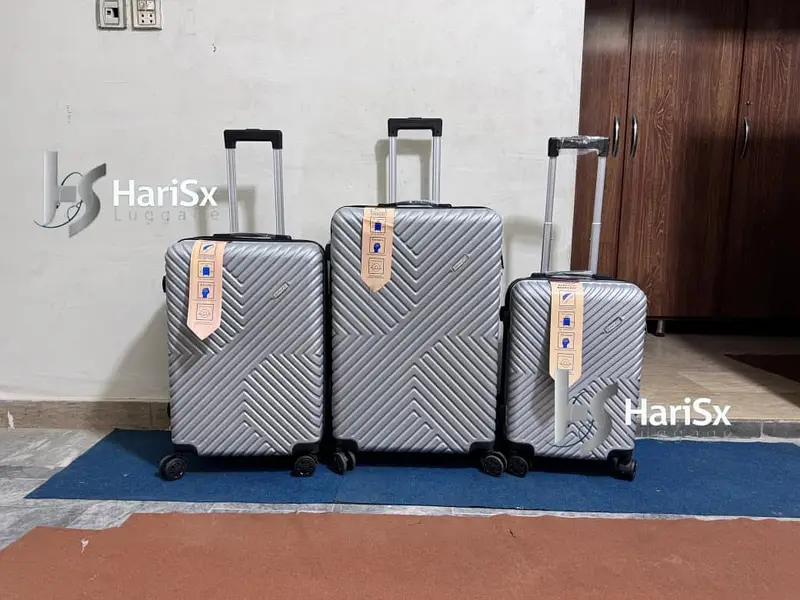 Luggage bags/ travel suitcases/ trolley bags/ travel trolley/ attachi