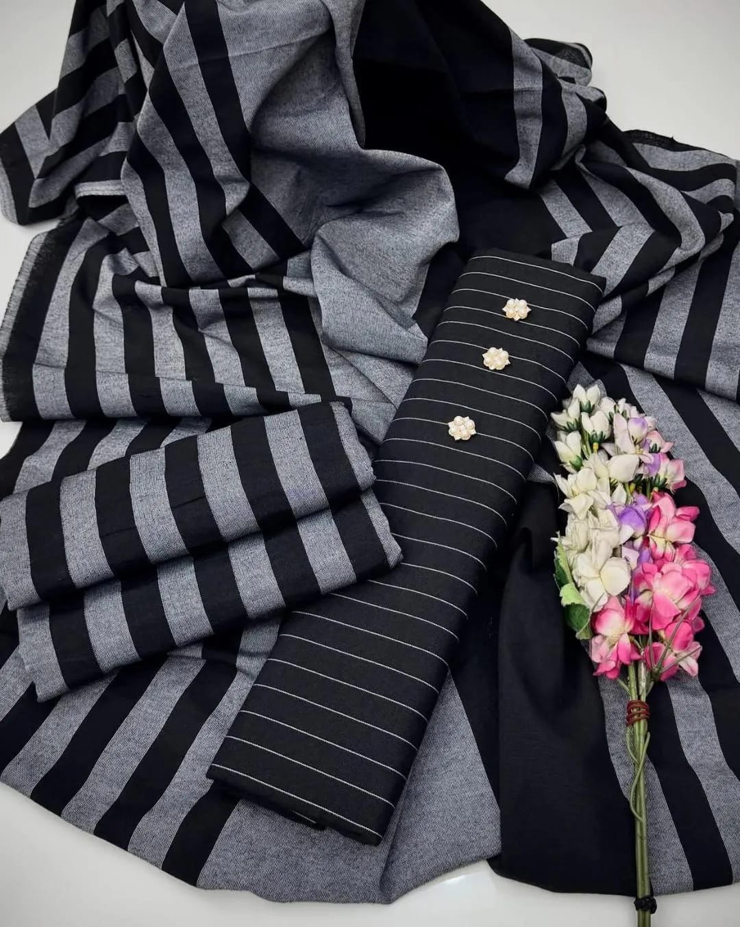 3 Pcs Women's Unstitched Printed Suit