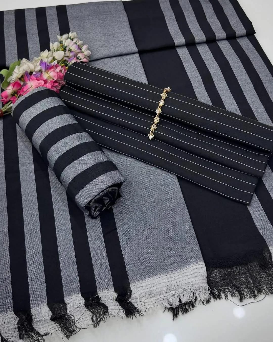 3 Pcs Women's Unstitched Printed Suit