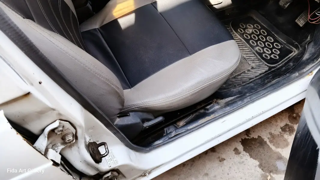 white Suzuki mehran vxr