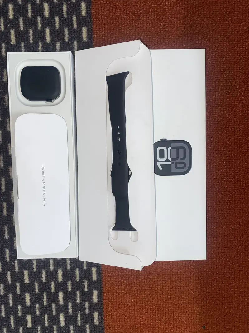 Apple Watch Series 10 - 42mm jet black (GPS) 100% Battery Health