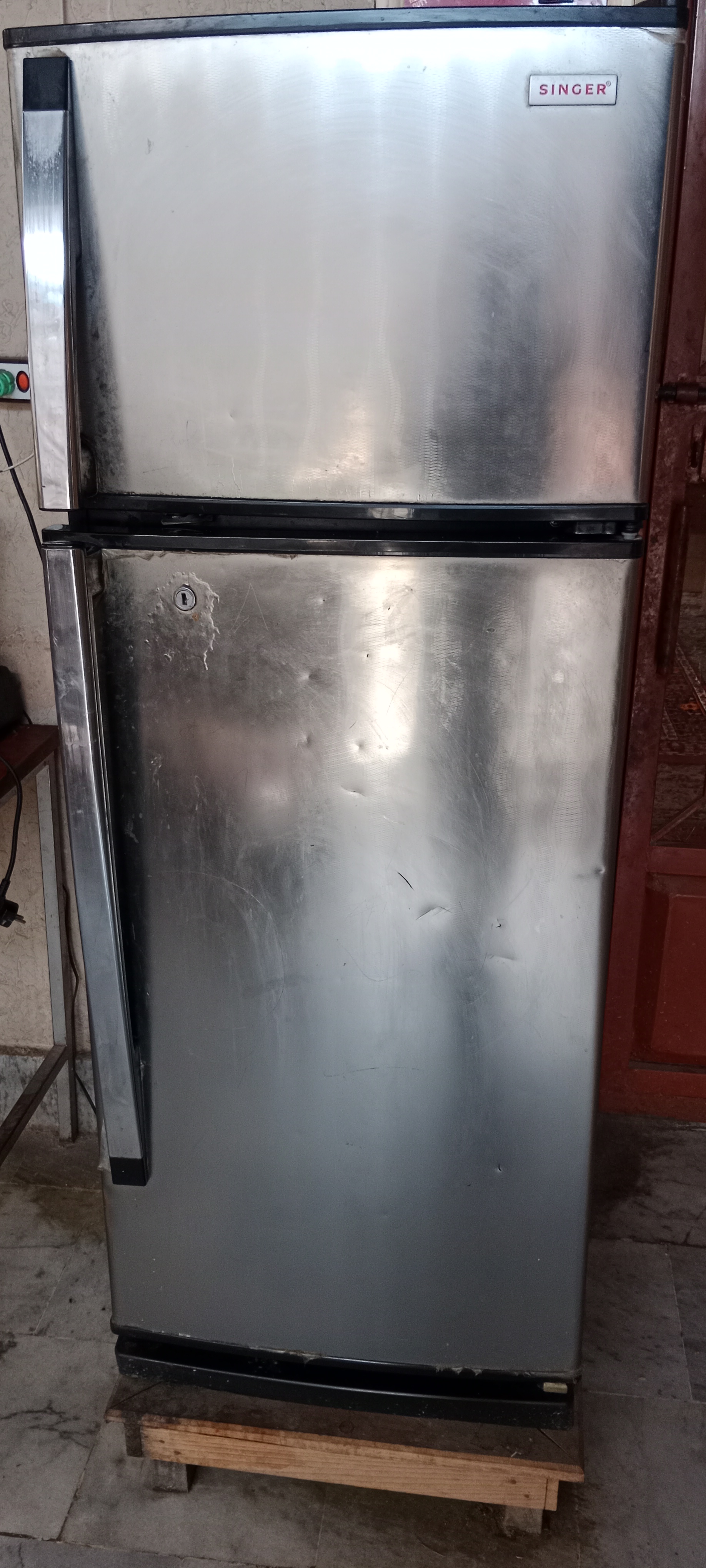 singer refrigurator medium size