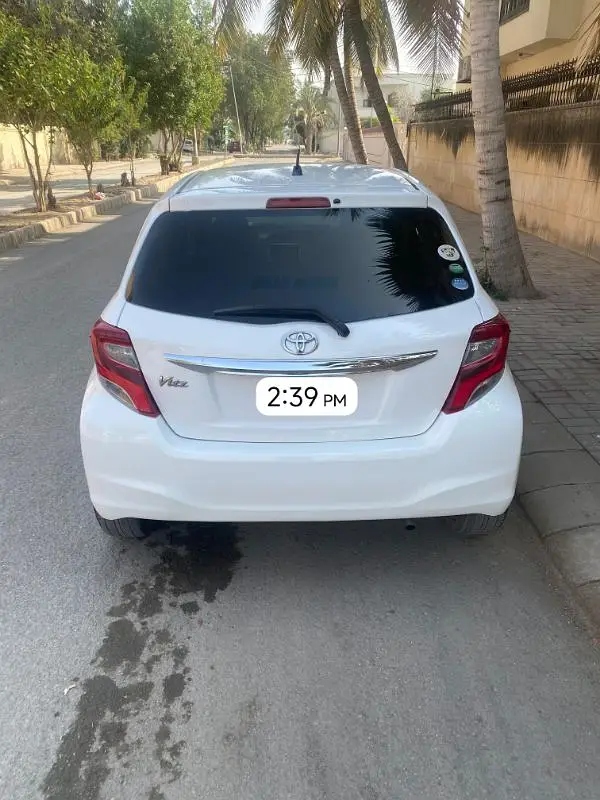 Toyota Vitz 2015