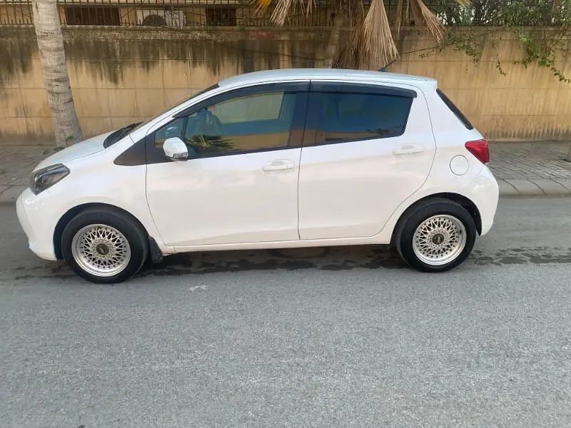 Toyota Vitz 2015