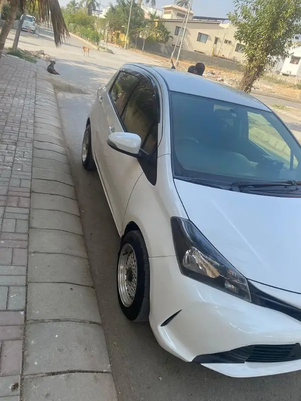 Toyota Vitz 2015