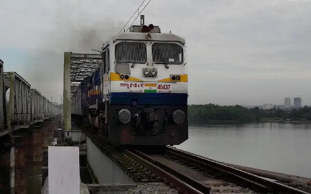 Alert Track Maintainer Averts Possible Train Mishap On Konkan Railway