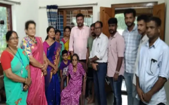 Elderly Woman Reunited With Family Tahsildar's Intervention Resolves Dispute