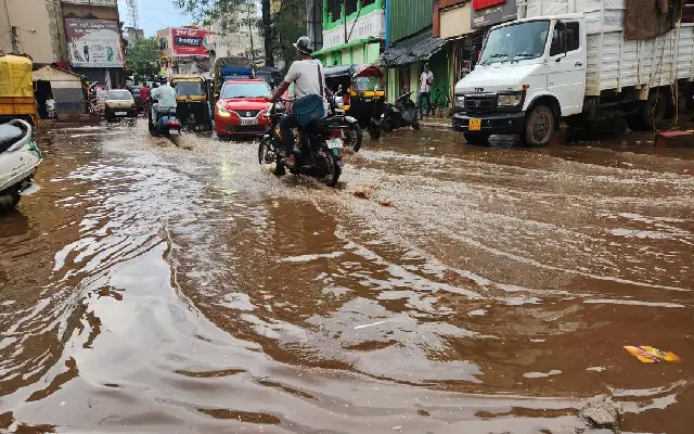 Heavy Pre Monsoon Showers Disrupt Traffic On Dharwad Hubballi Road