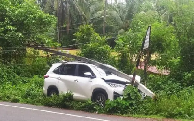Car Hits Electricity Pole Avoiding Collision Near Kulkunda, Pilgrims Safe