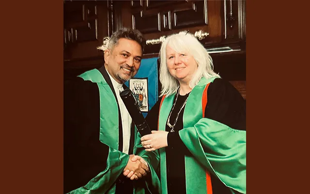 Dr Akhter Receives Fdsrcps Fellowship
