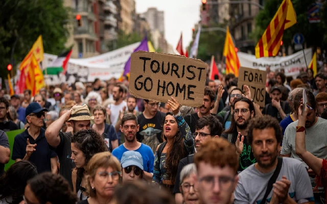 European Cities Protest Over-Tourism Amidst Strain on Resources – News Karnataka