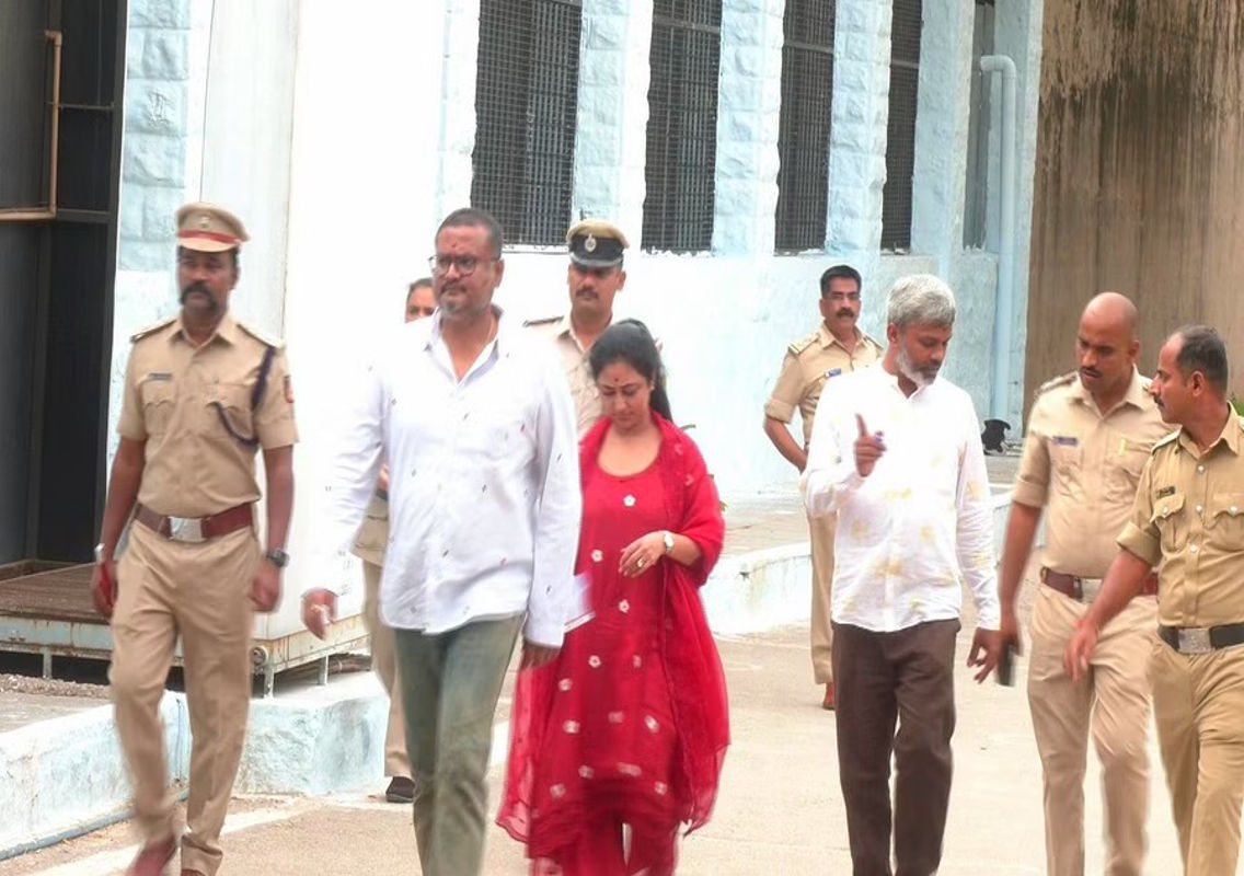 Darshan Meets Wife in Jail Amid Bail Proceedings - News Karnataka