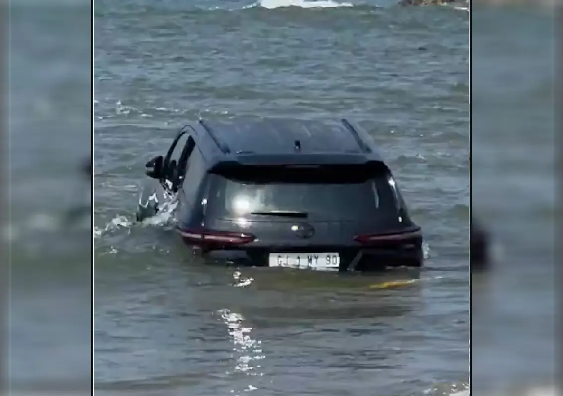 Tourists drive Fortuner into sea, SUV stuck on Goa beach: WATCH | News  Karnataka
